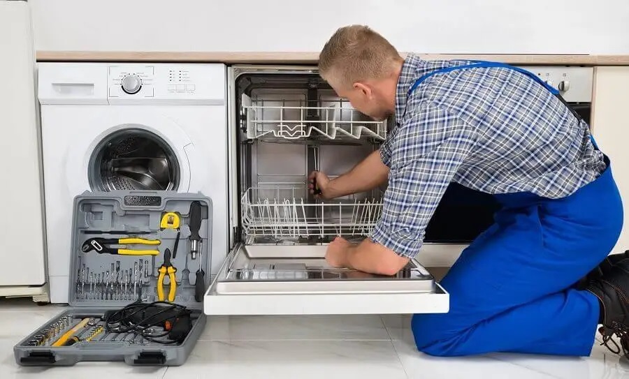Gölbaşı Gorenje servisi teknisyen ekibi beyaz eşya tamiri yaparken